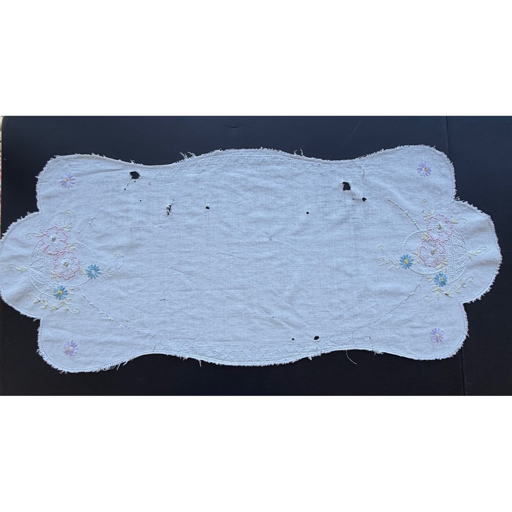 Vintage Embroidered Floral Table Runner White Linen Scalloped Edge 39 Inch